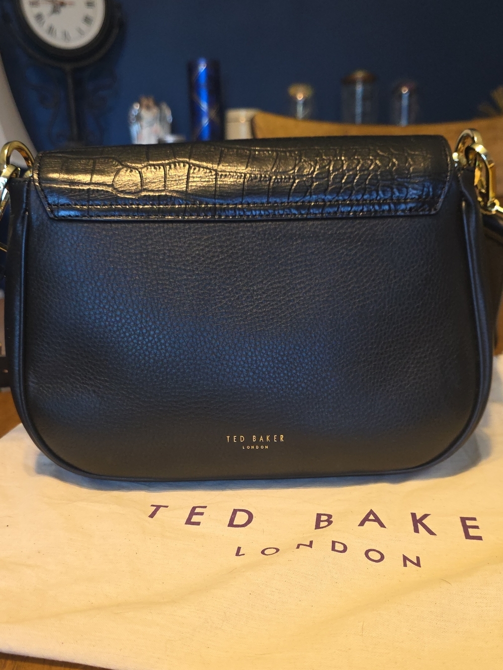 Ted Baker Jjolie Black Leather Crossbody Bag with Gold Chain With Dust Bag - Picture 4 of 16